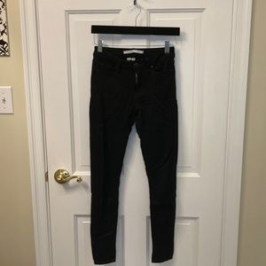 Celebrity Pink size 0 short stretchy black pants with real pockets. like new!